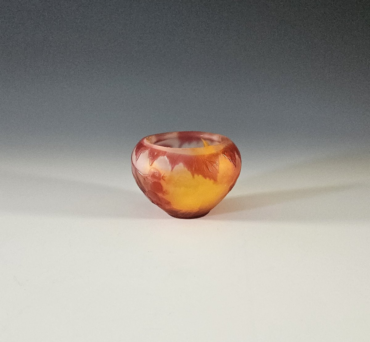 GALLE Vase boule aubépine dégagé à l'acide - Art nouveau-photo-1