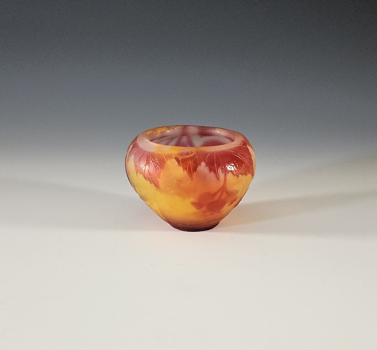 GALLE Vase boule aubépine dégagé à l'acide - Art nouveau-photo-3