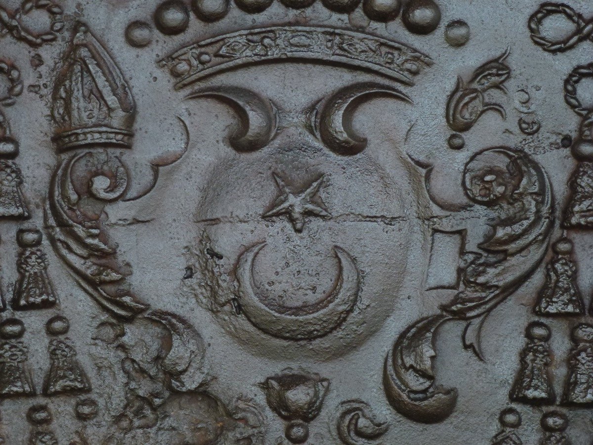 Fireback With The Arms Of Guillaume Bochard (t) De Champigny (88x80cm)-photo-2