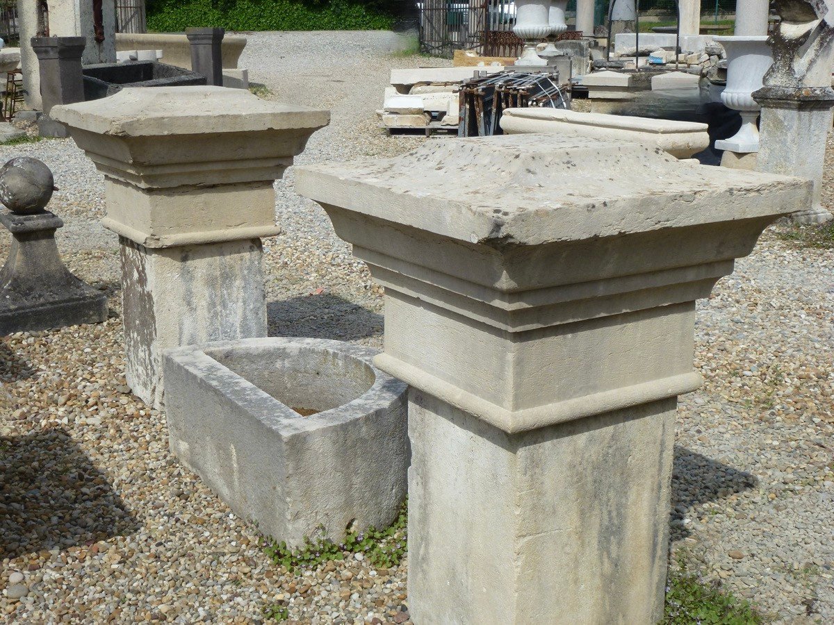 Paire de chapeaux ou couronnements de piliers de portail en pierre dure XIX ème S.-photo-4
