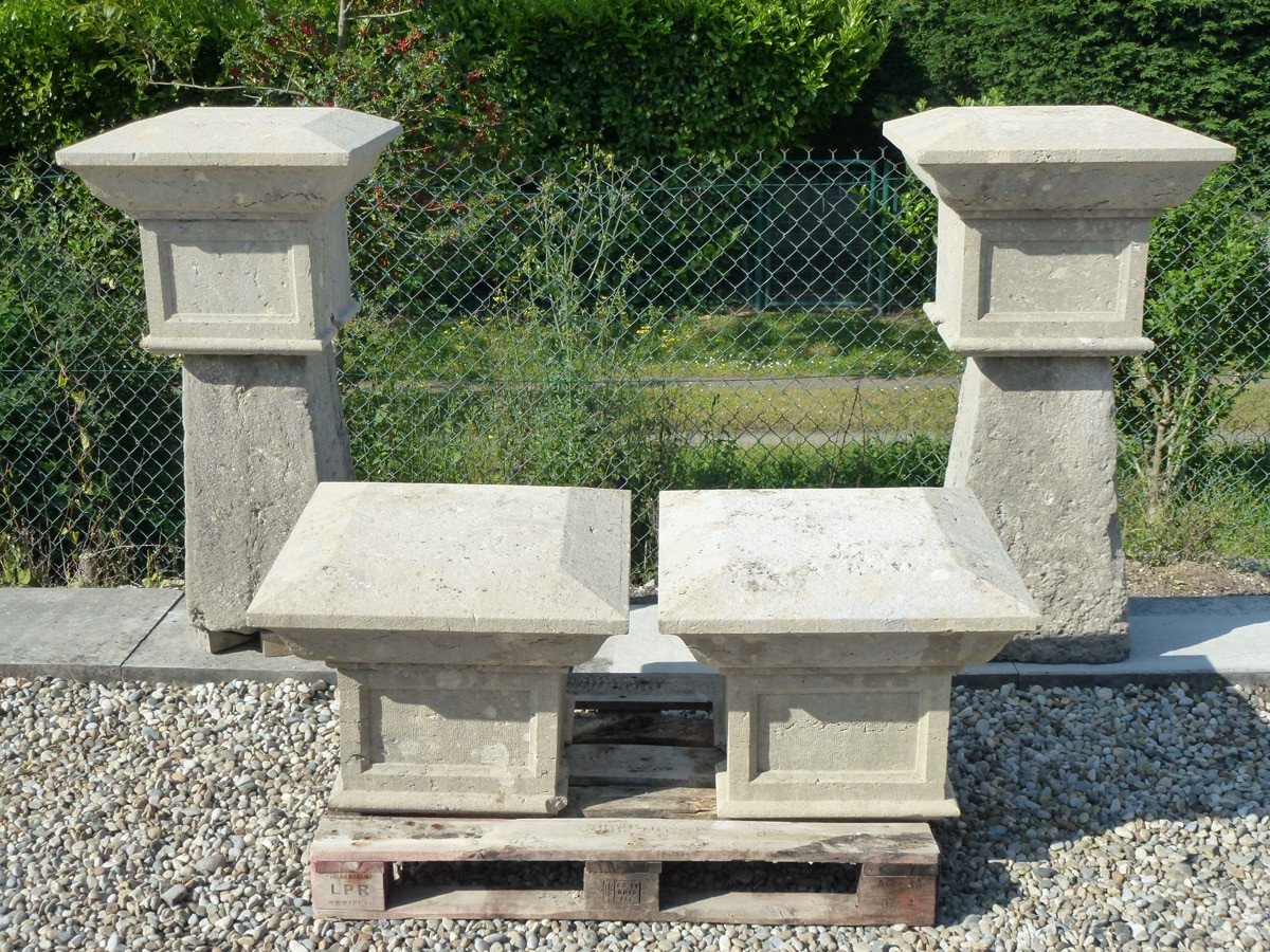 Four Capitals Or Pillar Crowns In 19th Century Hard Stone.