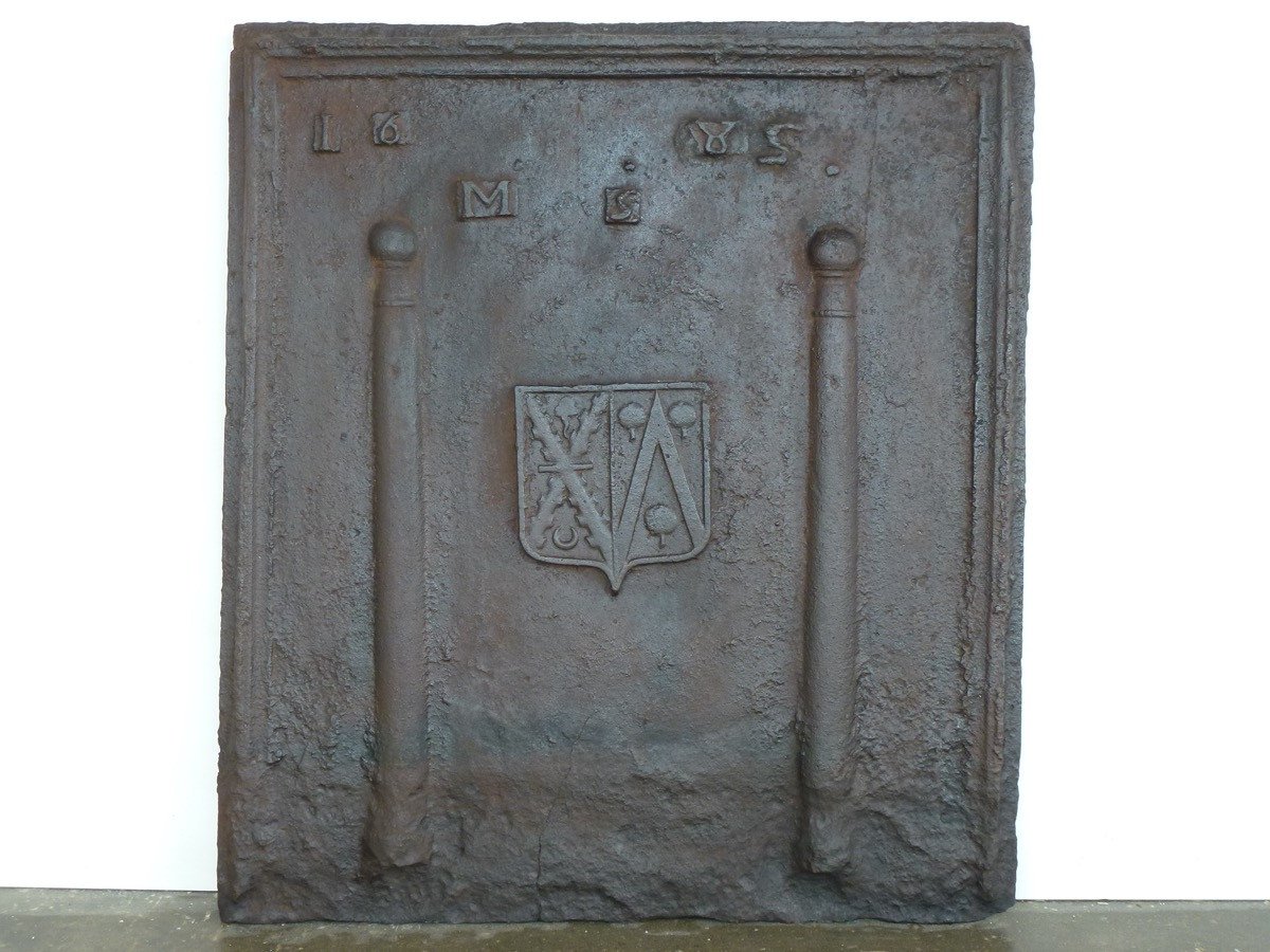 Plaque de cheminée aux armes de l’Abbaye d’Acey et de Pierre Ernest-François de Mercy (86x95 cm