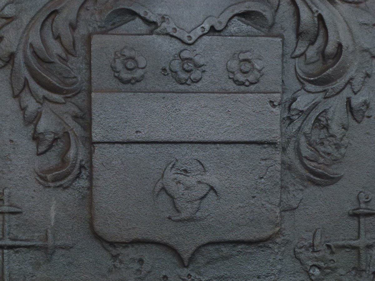 Plaque de cheminée XVIIème S. aux armes de Pierre ARNOUL de ROCHEGUDE (78x82 cm)-photo-2