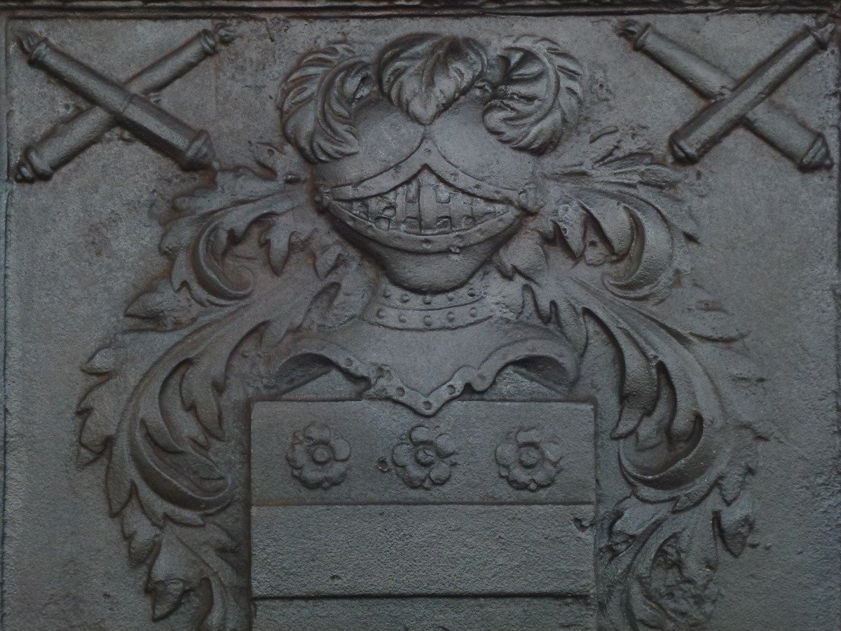 Plaque de cheminée XVIIème S. aux armes de Pierre ARNOUL de ROCHEGUDE (78x82 cm)-photo-3