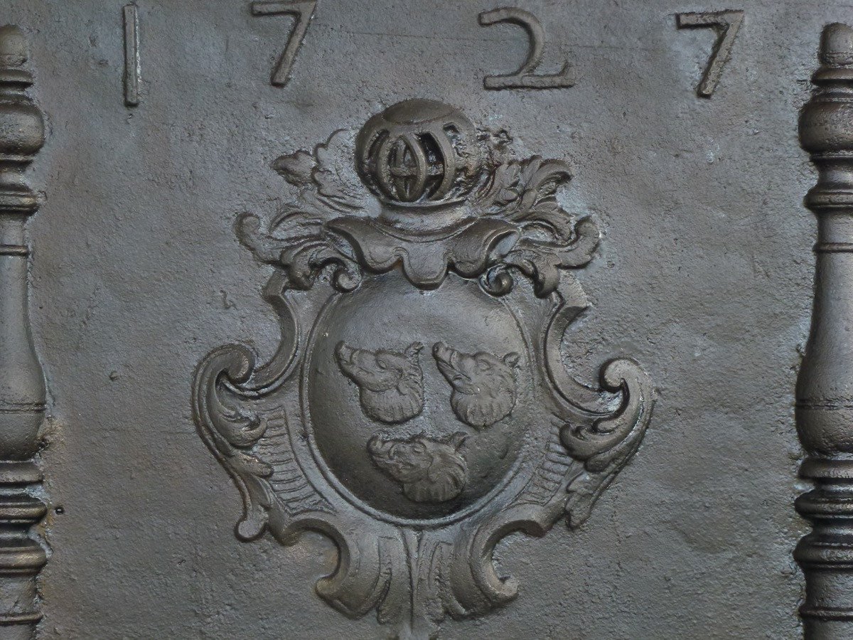 Plaque de cheminée datée 1727  aux armes de la famille De Bonnay (89x70 cm)-photo-2