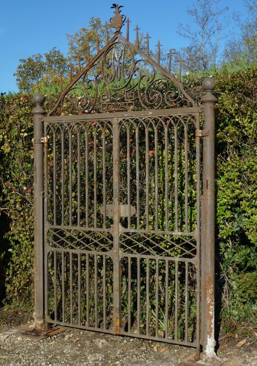 Wrought Iron Gate Dated 1824 Supported By Two Cast Iron Columns-photo-3