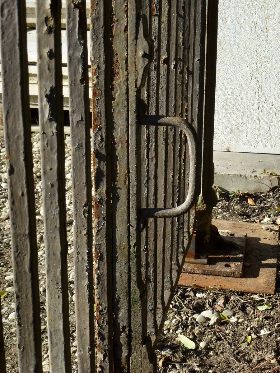 Wrought Iron Gate Dated 1824 Supported By Two Cast Iron Columns-photo-7
