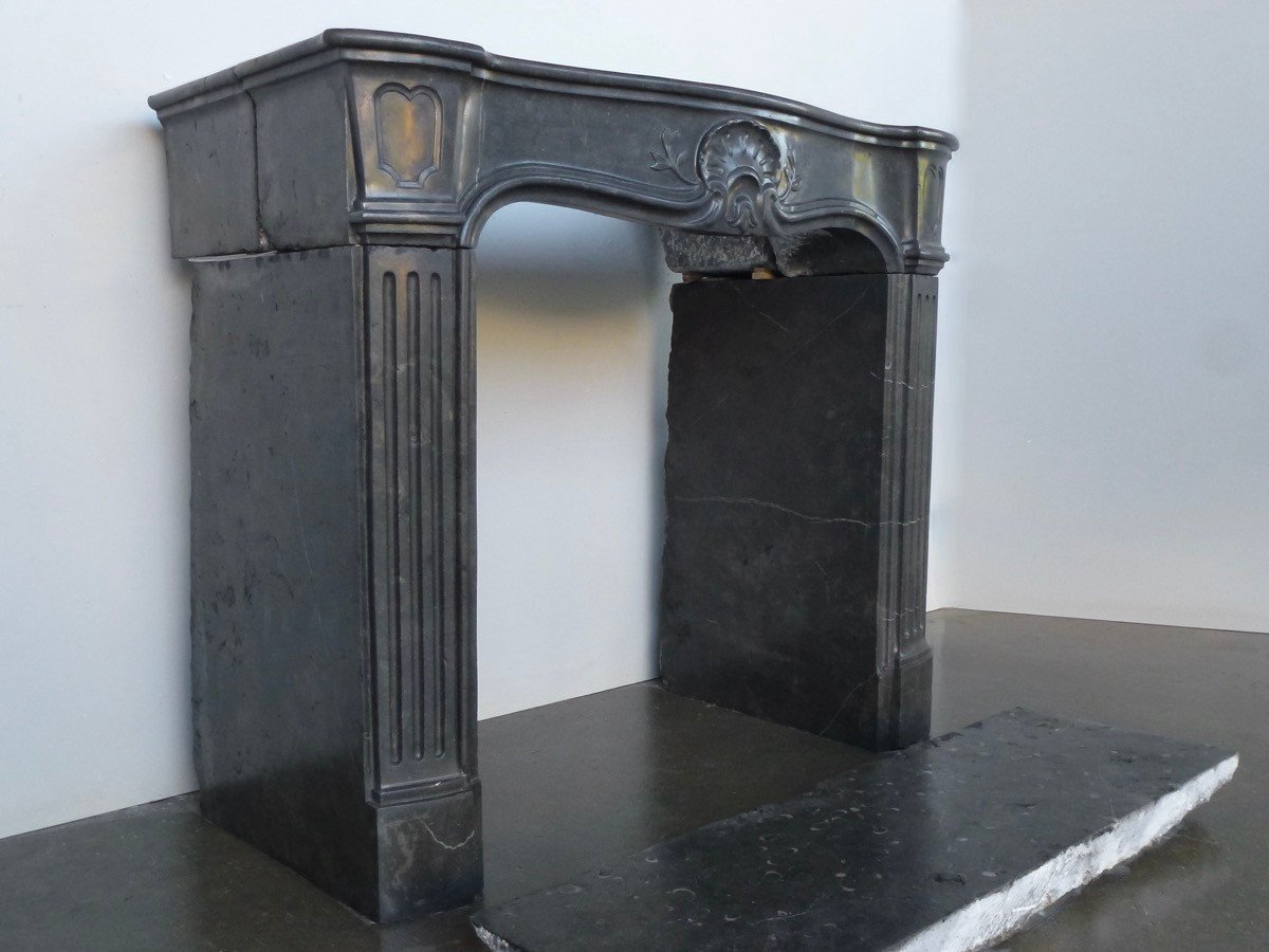 Small Louis XV Period Fireplace In Black Stone From Saint Cyr To Mont d'Or-photo-3