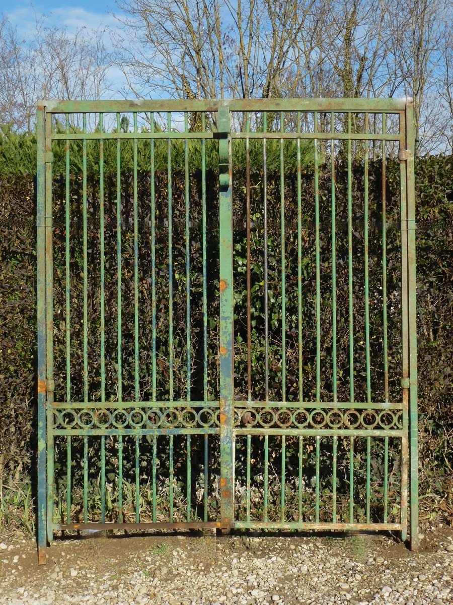 Portail en fer forgé de style Louis XVI datant du premier quart du XIXème siècle