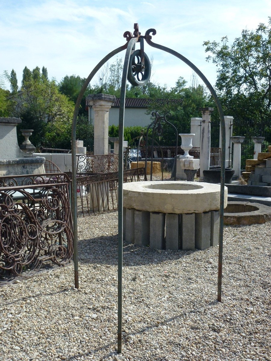 Ferrure de puits forgé au XIXème siècle en parfait état