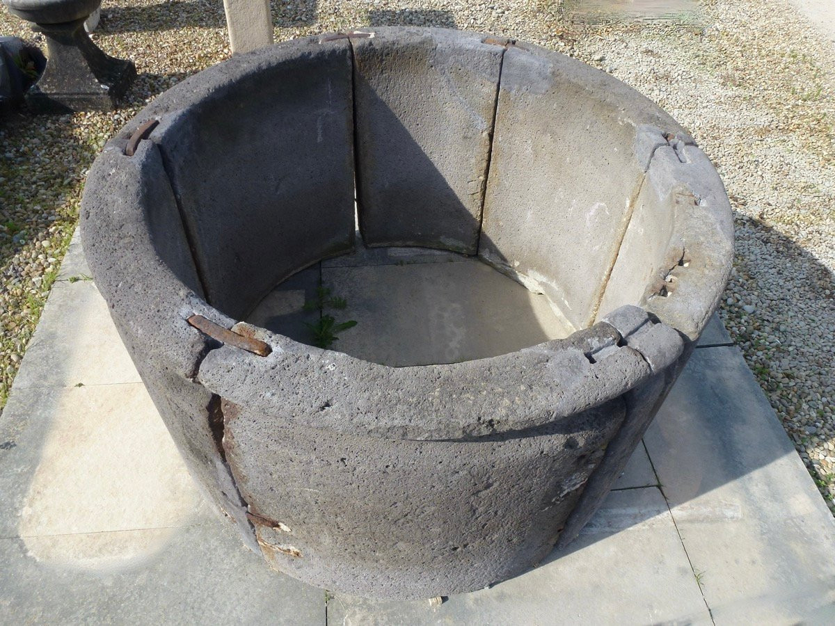 Important puits en pierre de Volvic d'époque Louis XVI-photo-3