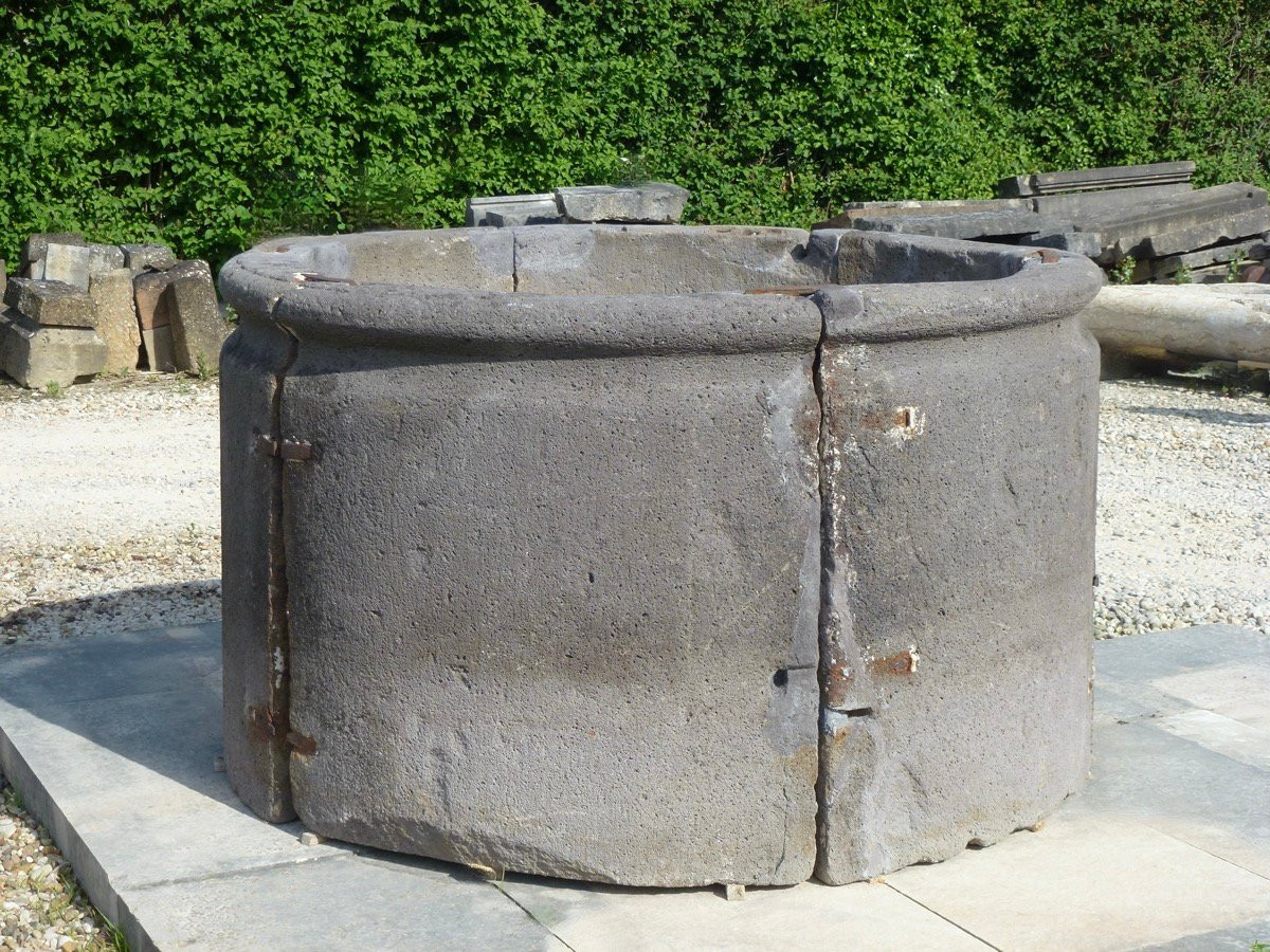 Important puits en pierre de Volvic d'époque Louis XVI-photo-2