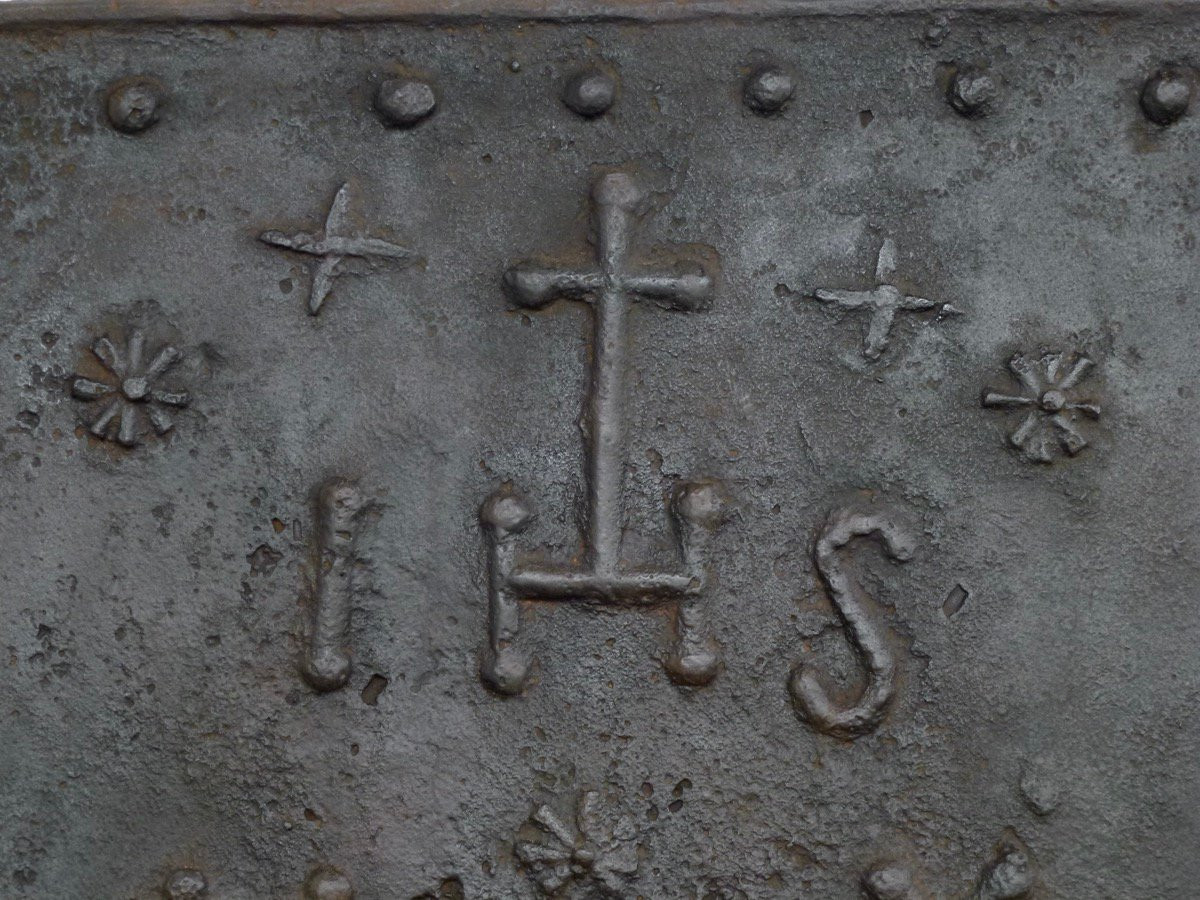 Fireplace Plate With The Ihs Logo And The Ornamentation Of Central And Southwestern France (86x80 Cm)-photo-2