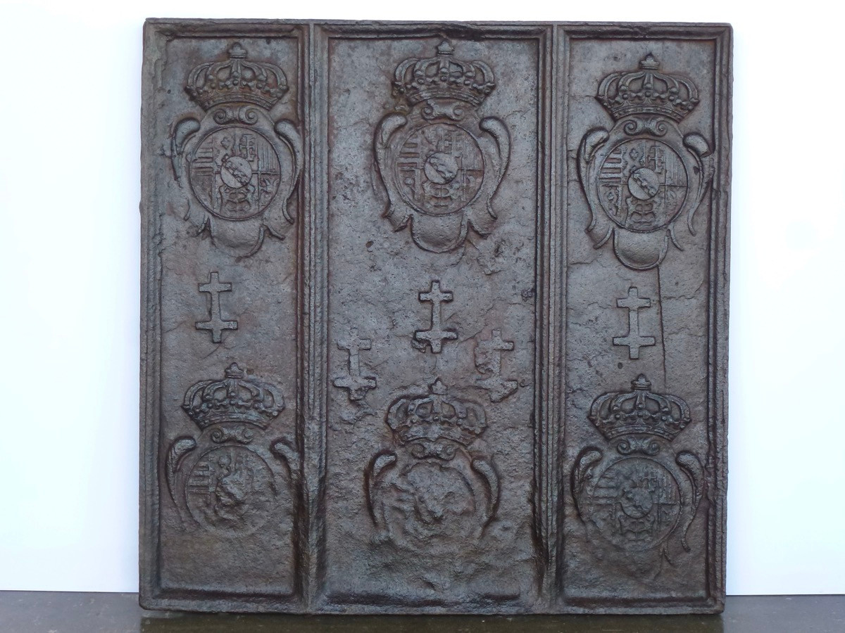Plaque de cheminée aux armes du duc Léopold de Lorraine XVIIIe S.  (78x79 cm)