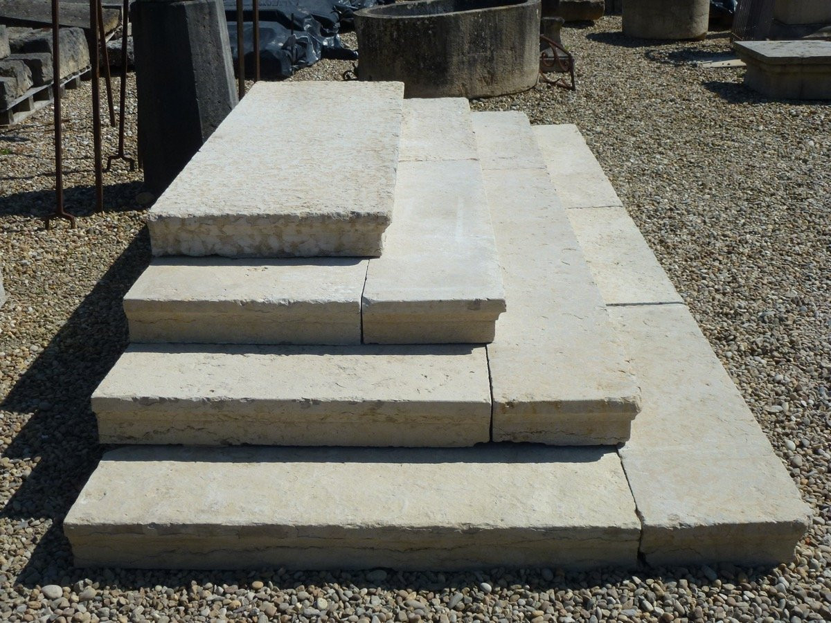 Four-level Staircase In Villebois Hard Stone-photo-4