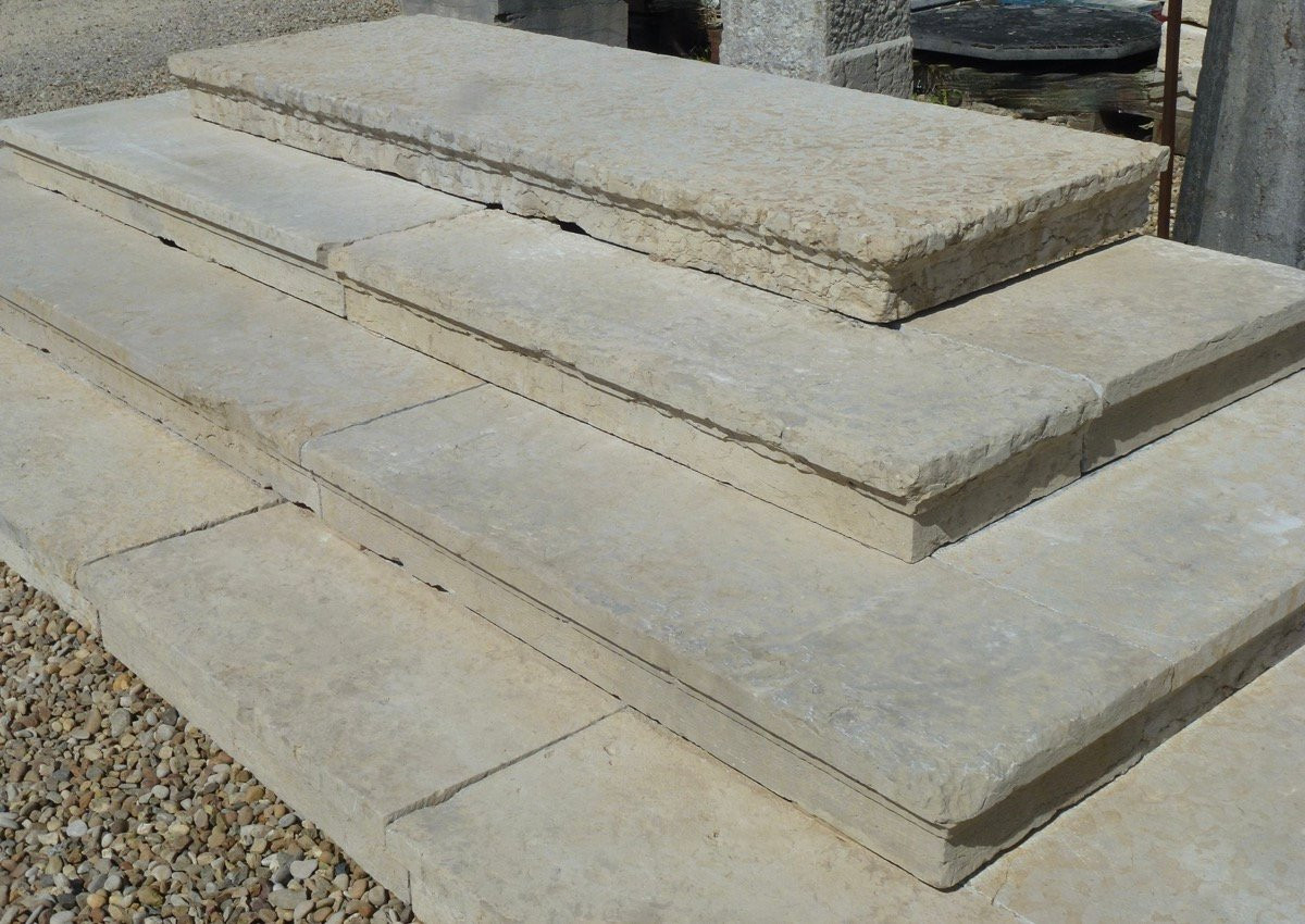Four-level Staircase In Villebois Hard Stone-photo-3