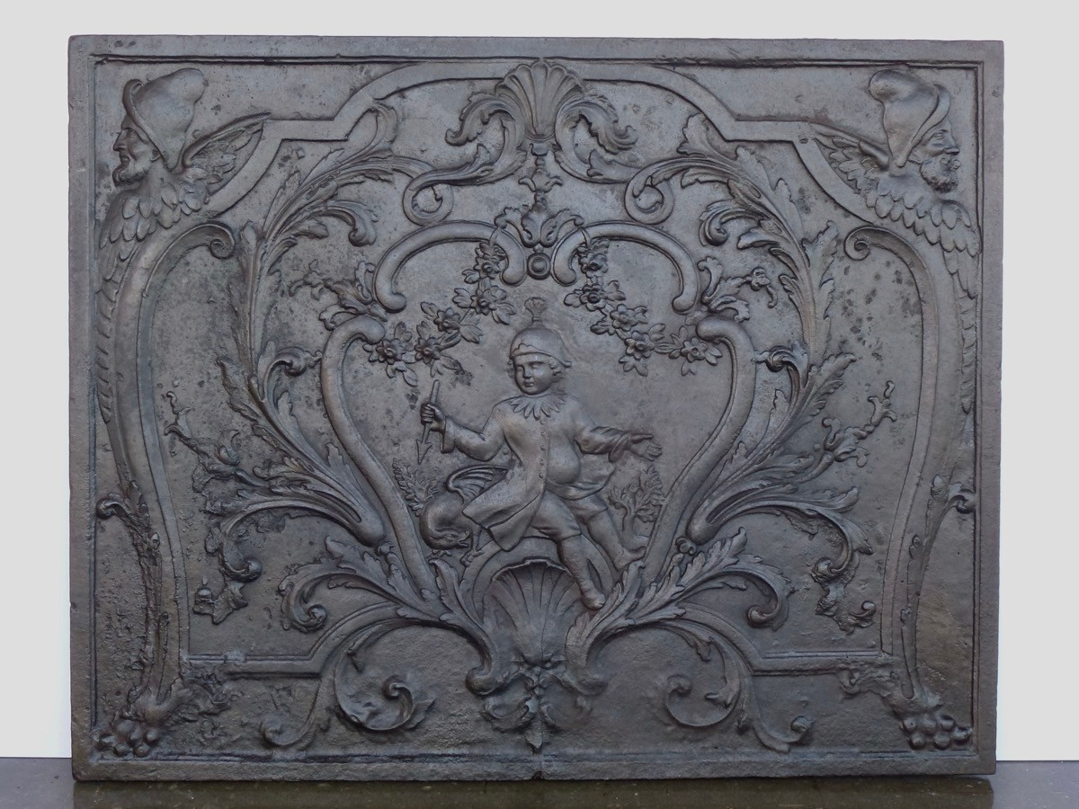 Plaque de cheminée allégorie de la fausse rumeur étouffée, Louis XV - XVIIIe S. (104x83 cm)