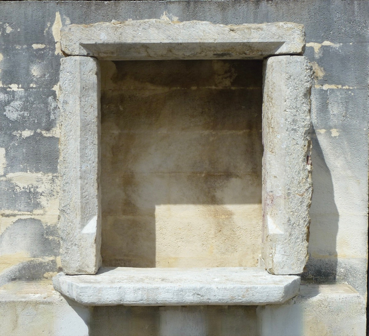 Old Stone Window Frame, Louis XIV - 17th C