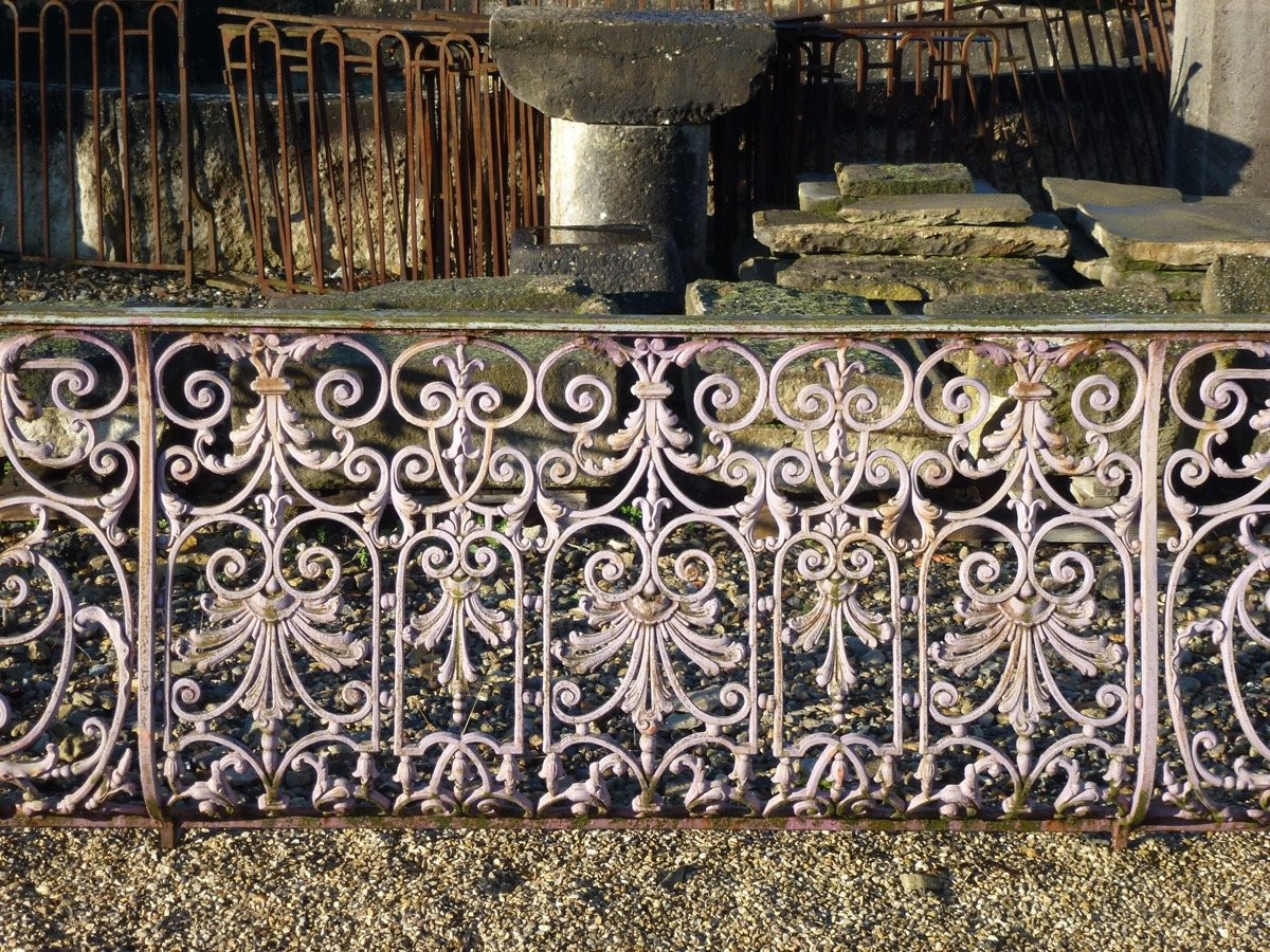Large Curved Balcony Or Terrace With Cast Iron Railings In The Napoleon III Style-photo-2