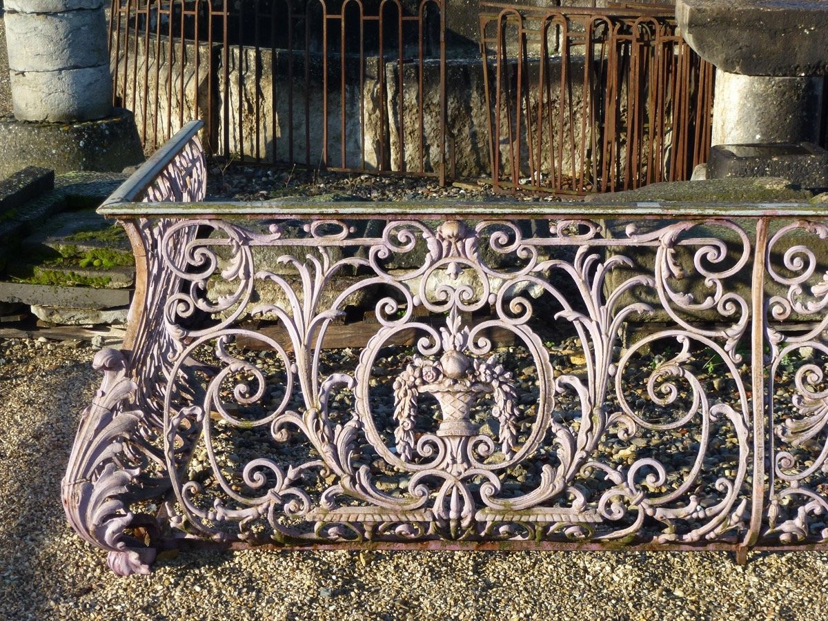 Large Curved Balcony Or Terrace With Cast Iron Railings In The Napoleon III Style-photo-3