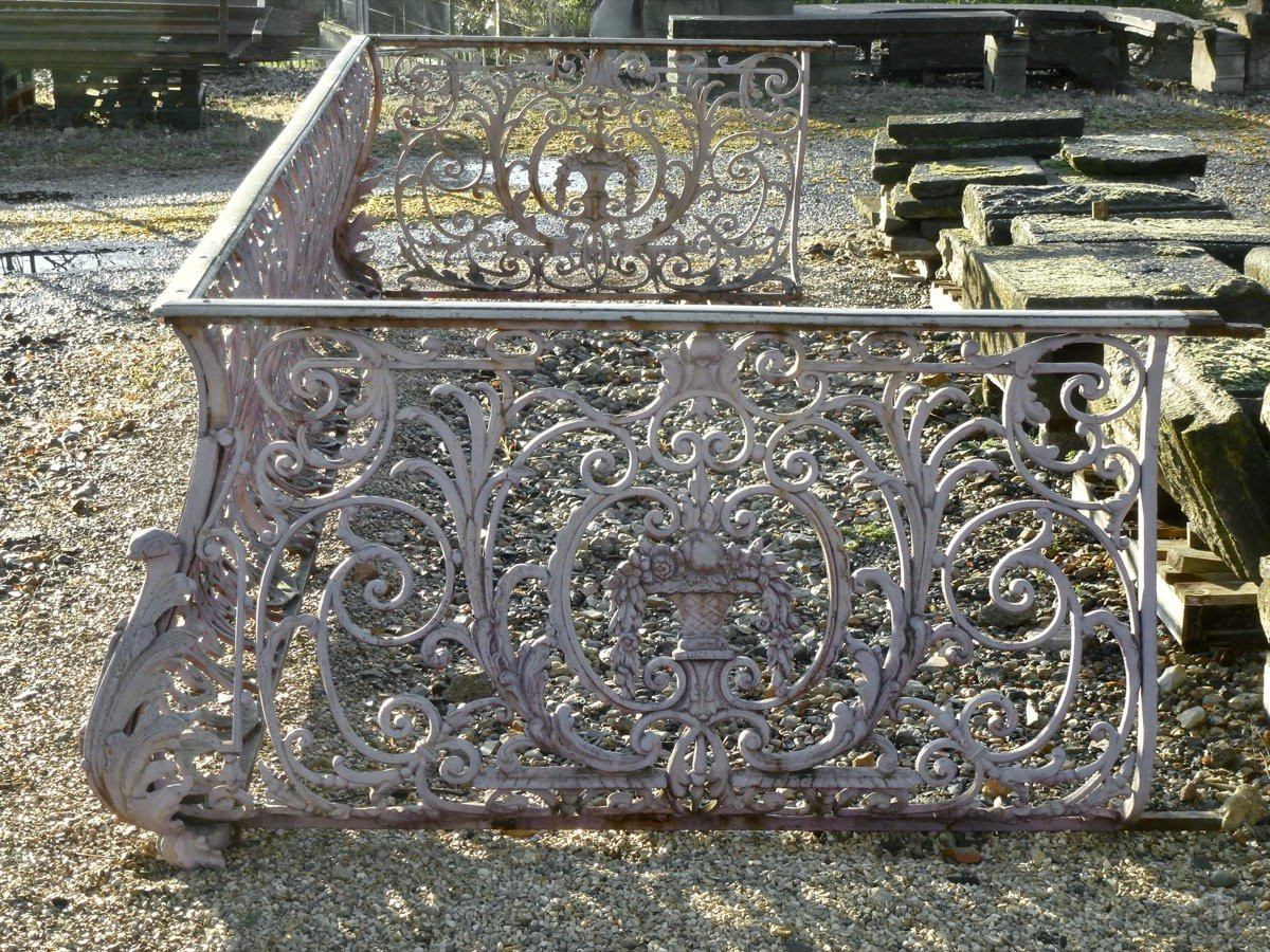 Large Curved Balcony Or Terrace With Cast Iron Railings In The Napoleon III Style-photo-2