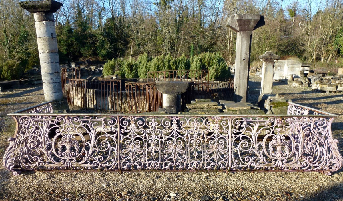 Large Curved Balcony Or Terrace With Cast Iron Railings In The Napoleon III Style