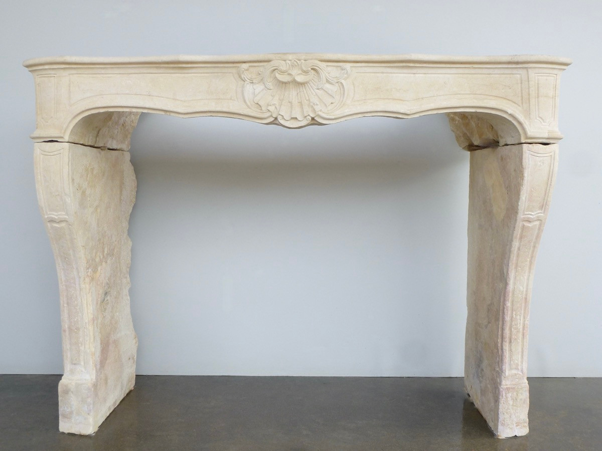 Cheminée en pierre de Bourgogne d'époque Louis XV