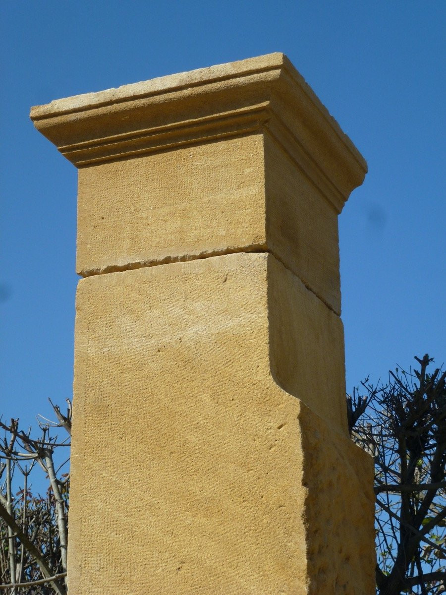 Paire de piliers de portail en pierre beaujolaise XIXe S.-photo-3
