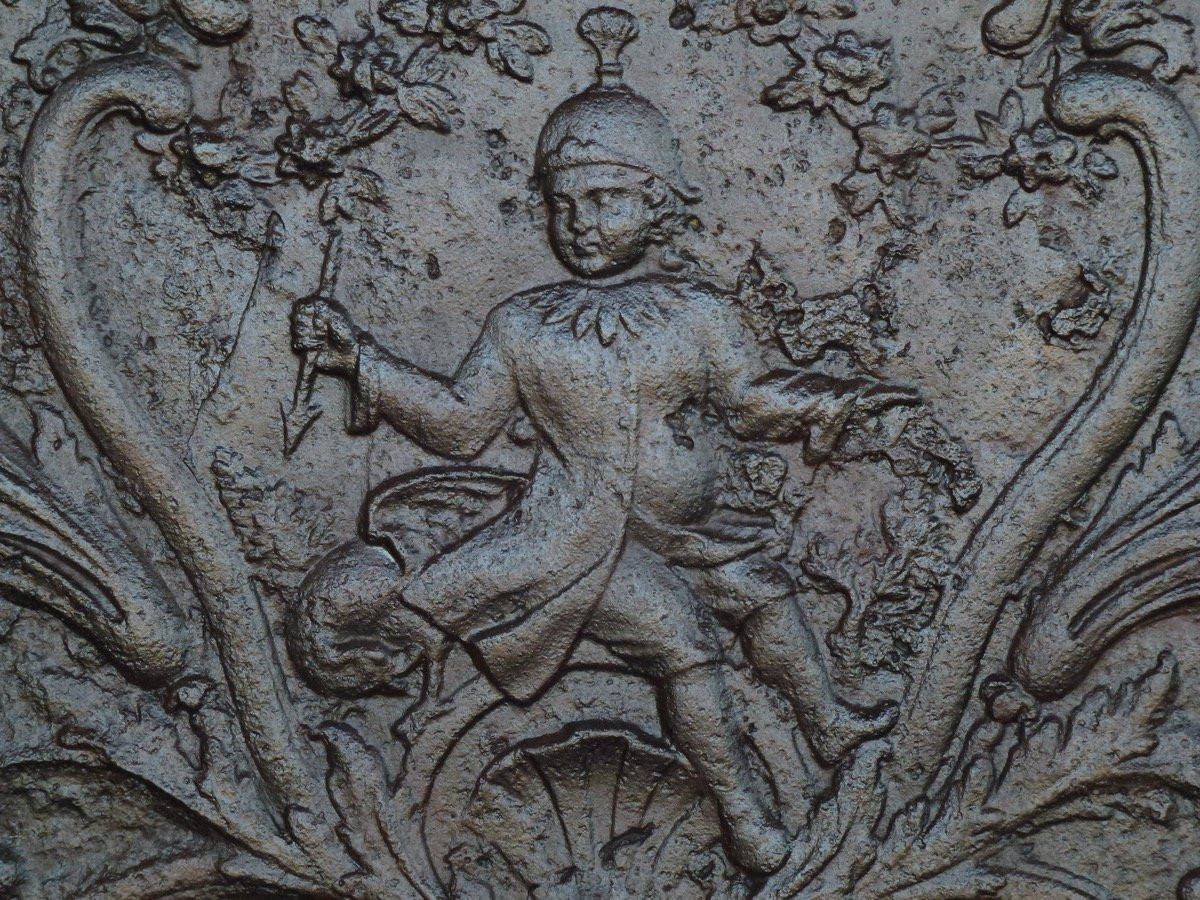 Importante plaque de cheminée allégorie de la fausse rumeur étouffée (120x83 cm)-photo-2