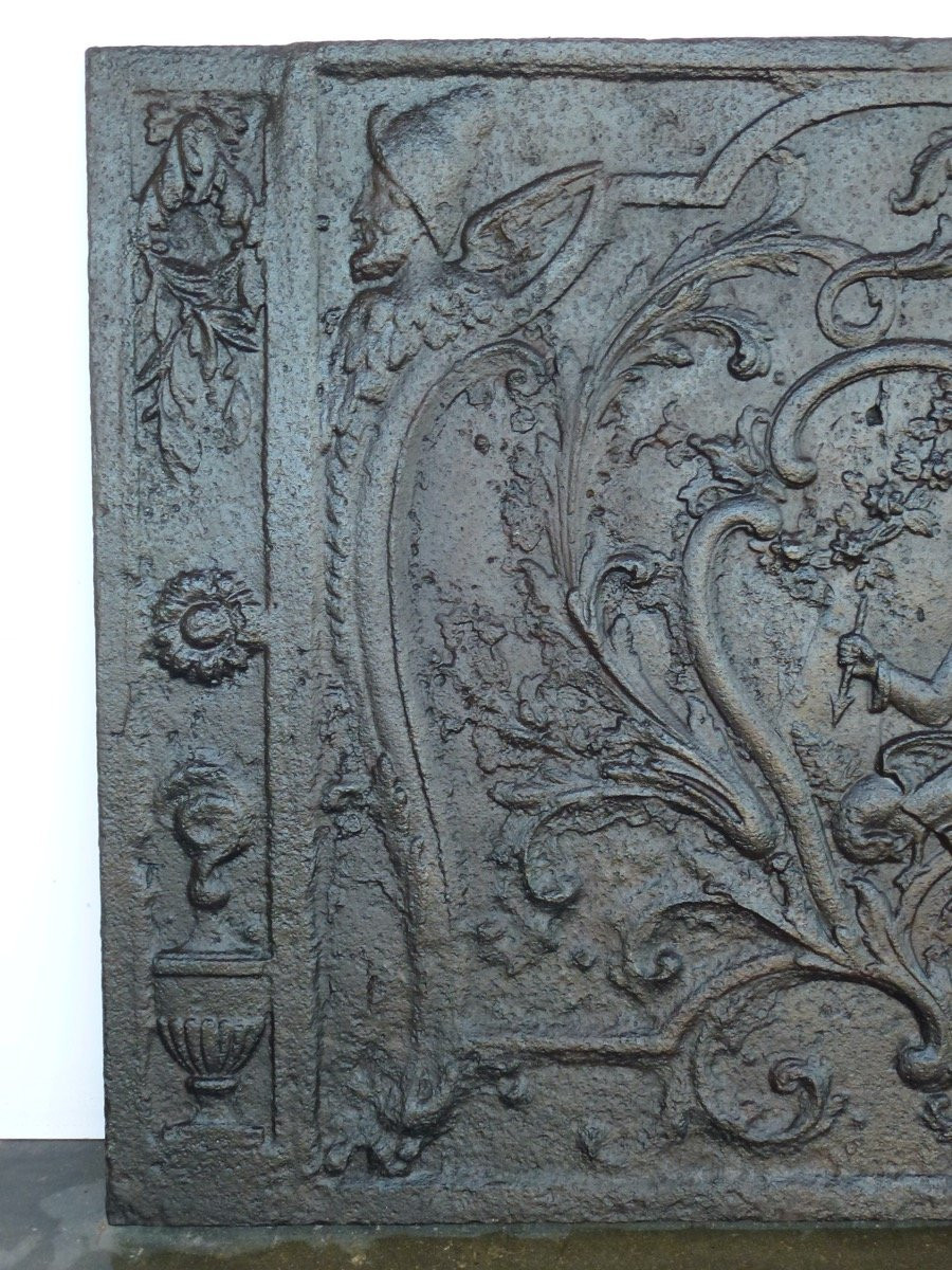 Importante plaque de cheminée allégorie de la fausse rumeur étouffée (120x83 cm)-photo-4