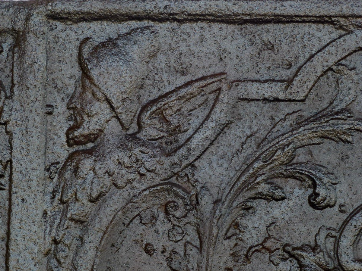 Importante plaque de cheminée allégorie de la fausse rumeur étouffée (120x83 cm)-photo-2