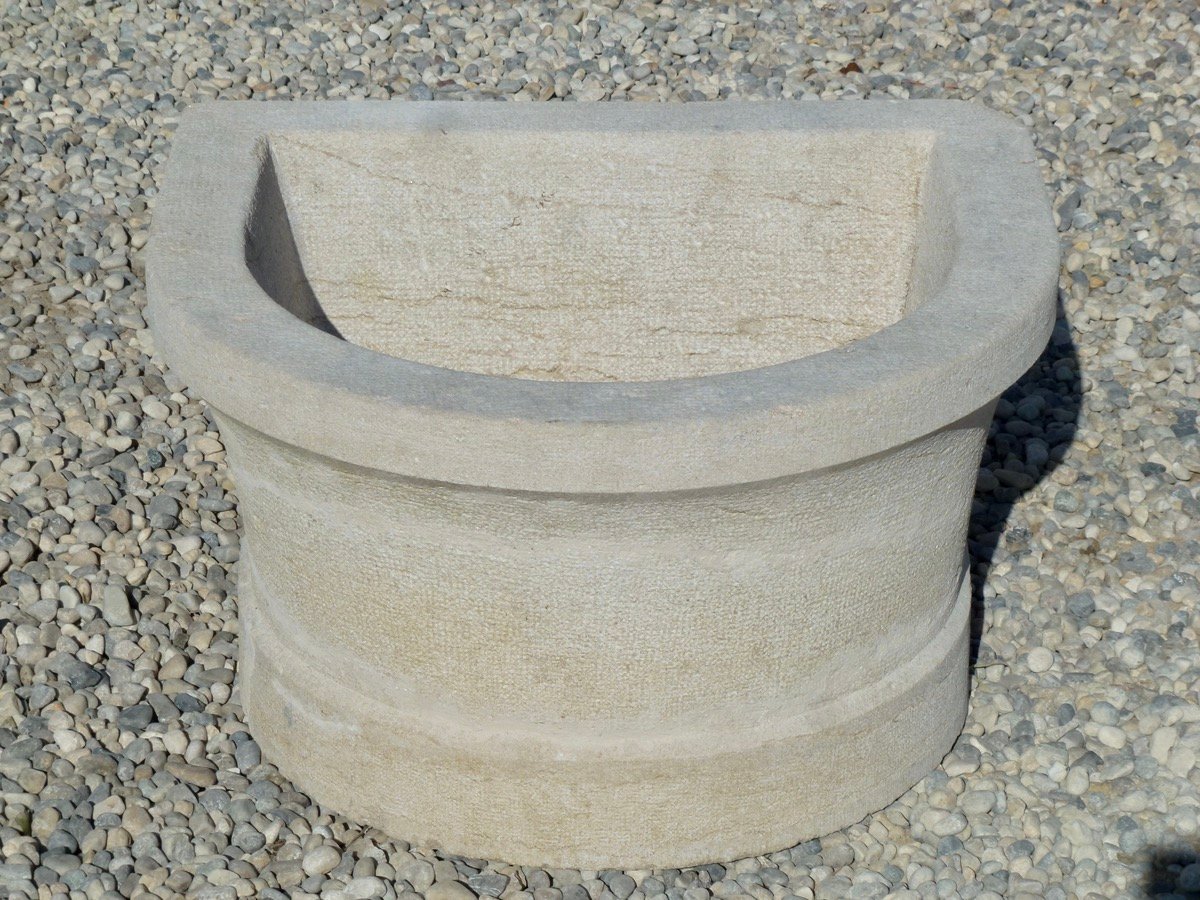 Semicircular Wall-mounted Fountain Basin