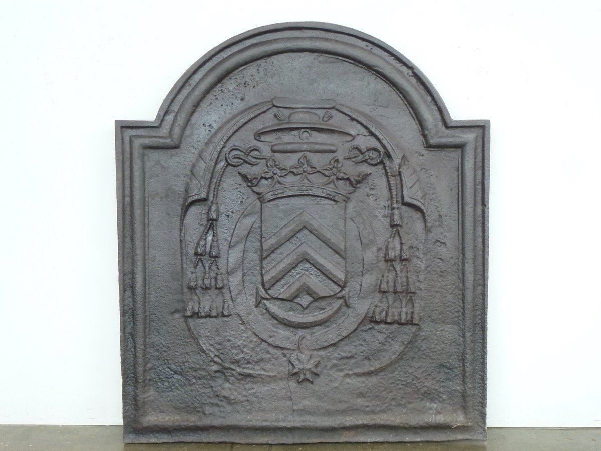Plaque de cheminée aux armes d'Armand Jean du Plesis,  cardinal-duc de Richelieu (84x94 cm)