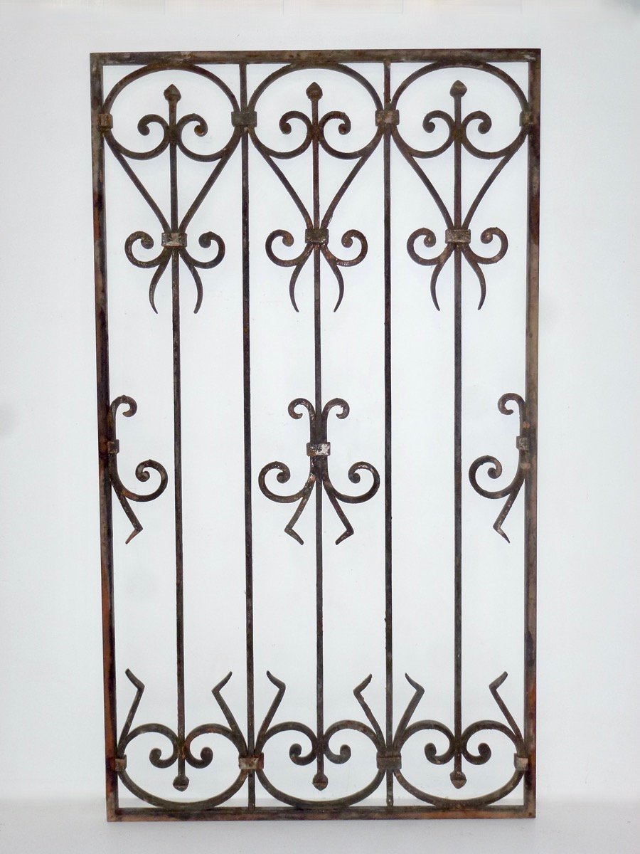 Grille en fer forgé dans le goût Art Nouveau