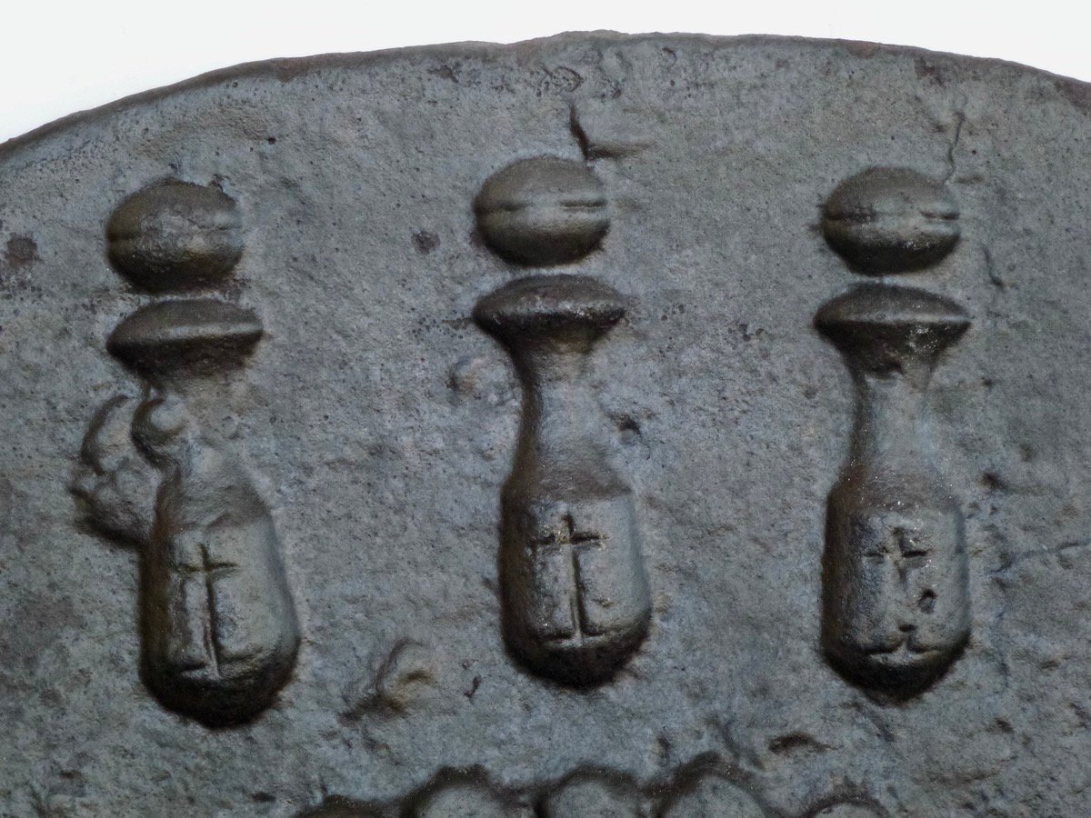 Fireplace Plaque Bearing The Coats Of Arms Of J. B. Racle De La Roche And M. C. d'Andlau (78x65 Cm)-photo-3
