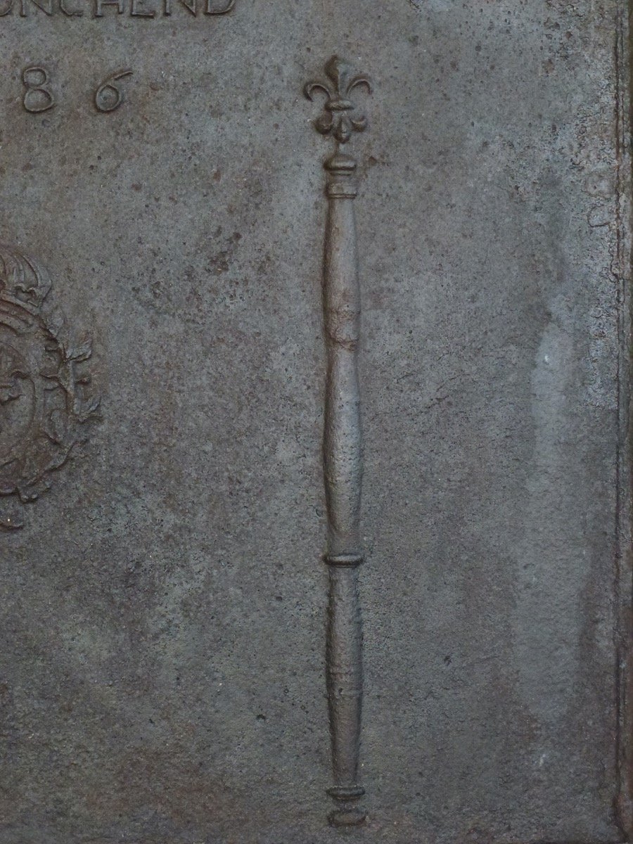 Importante plaque de cheminée franc-comtoise aux armes de France (147x98 cm)-photo-1