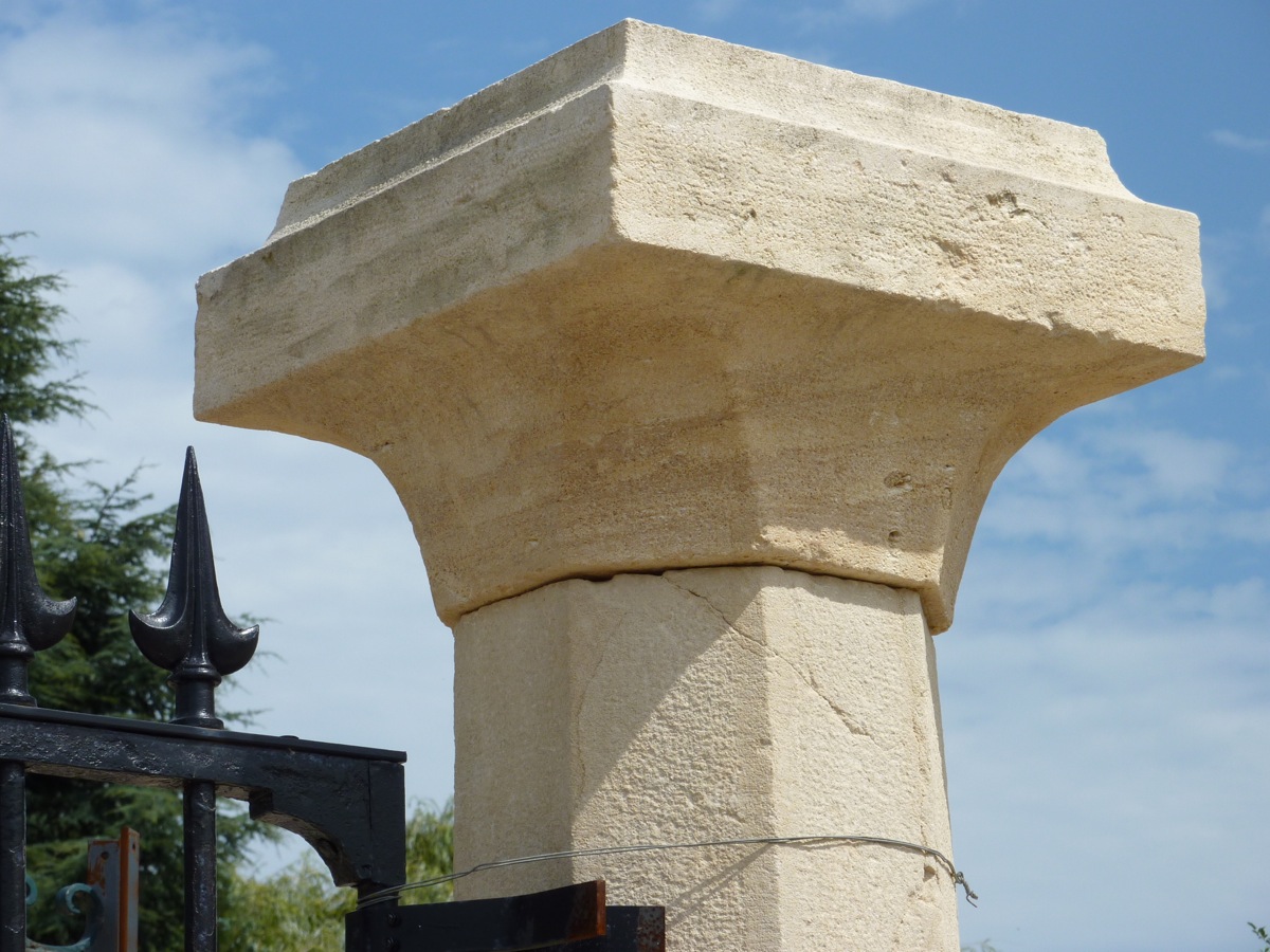 Pair Of Octagonal Pillars Of Stone From The End Of The 18th Century-photo-4