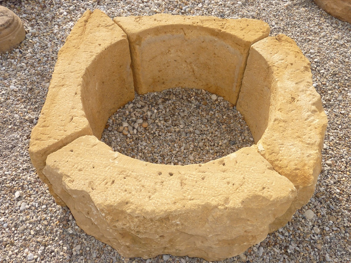 œils de bœuf en pierre datant du XVIIIéme S.-photo-2