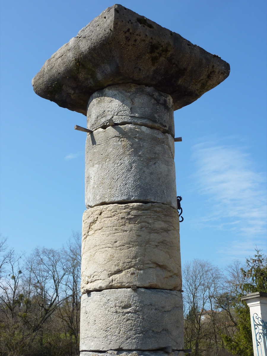 17th Century Stone Column-photo-4