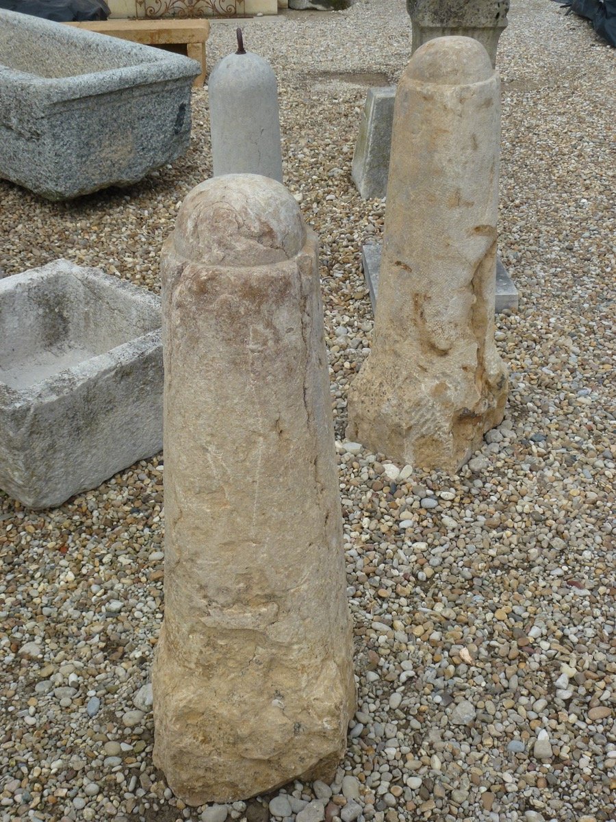 Paire de bornes en pierre XVIIIéme siècle-photo-4