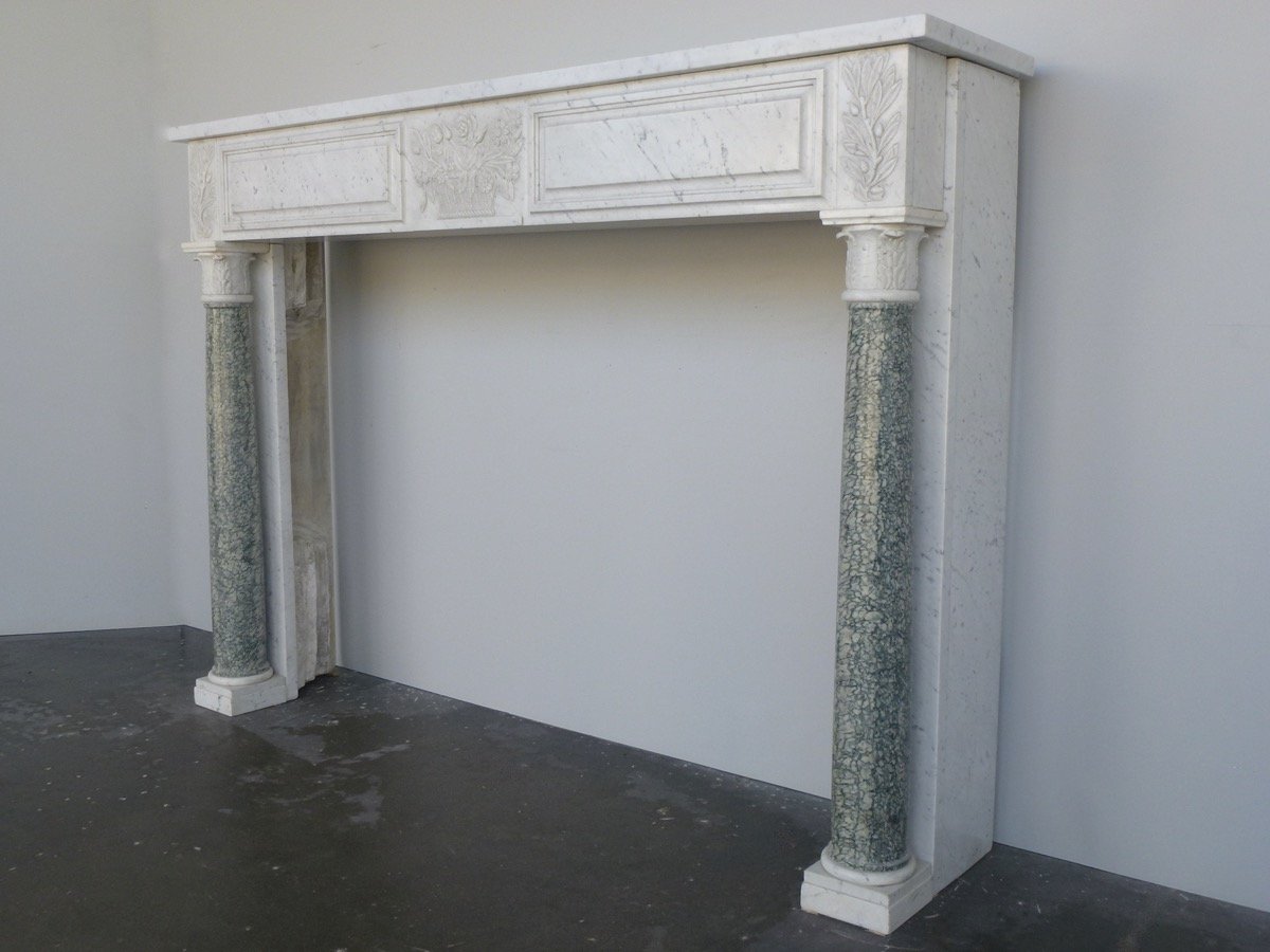 White Marble Fireplace With Detached Columns In Estours Green Marble-photo-3