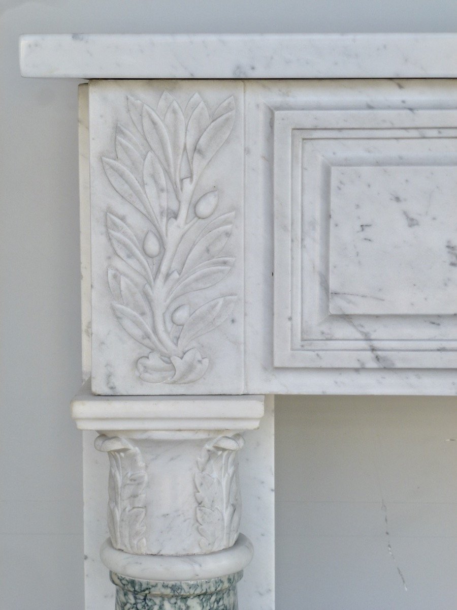White Marble Fireplace With Detached Columns In Estours Green Marble-photo-1