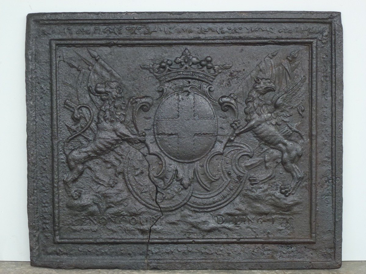Plaque de cheminée aux armes de la famille de Lenoncourt de Blainville, daté 170? (93x 76 cm)
