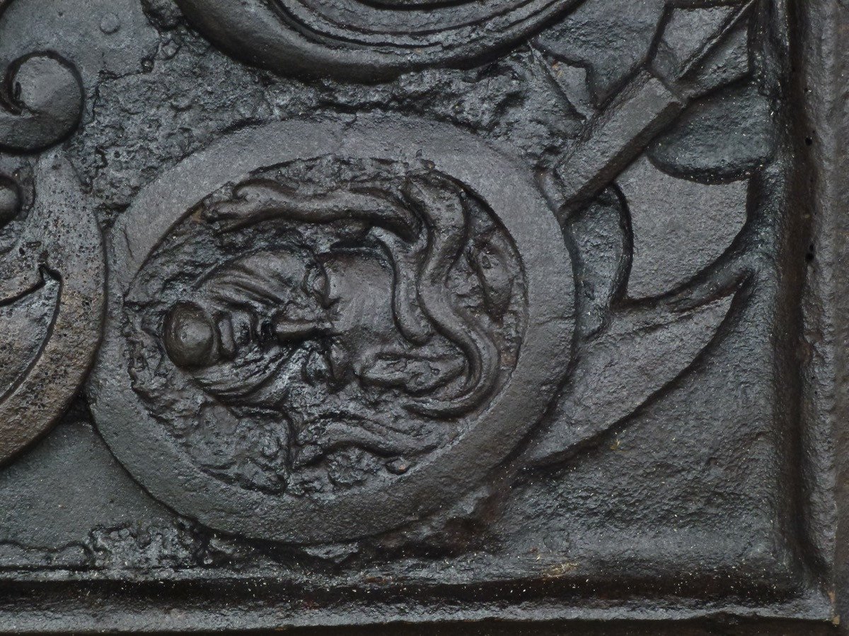 Plaque de cheminée aux armes d’alliance de Thomas de Choisy et de Jeanne Brethe (88x102 cm)-photo-3