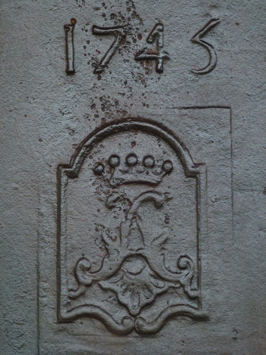 Plaque de cheminée datée 1745-photo-2