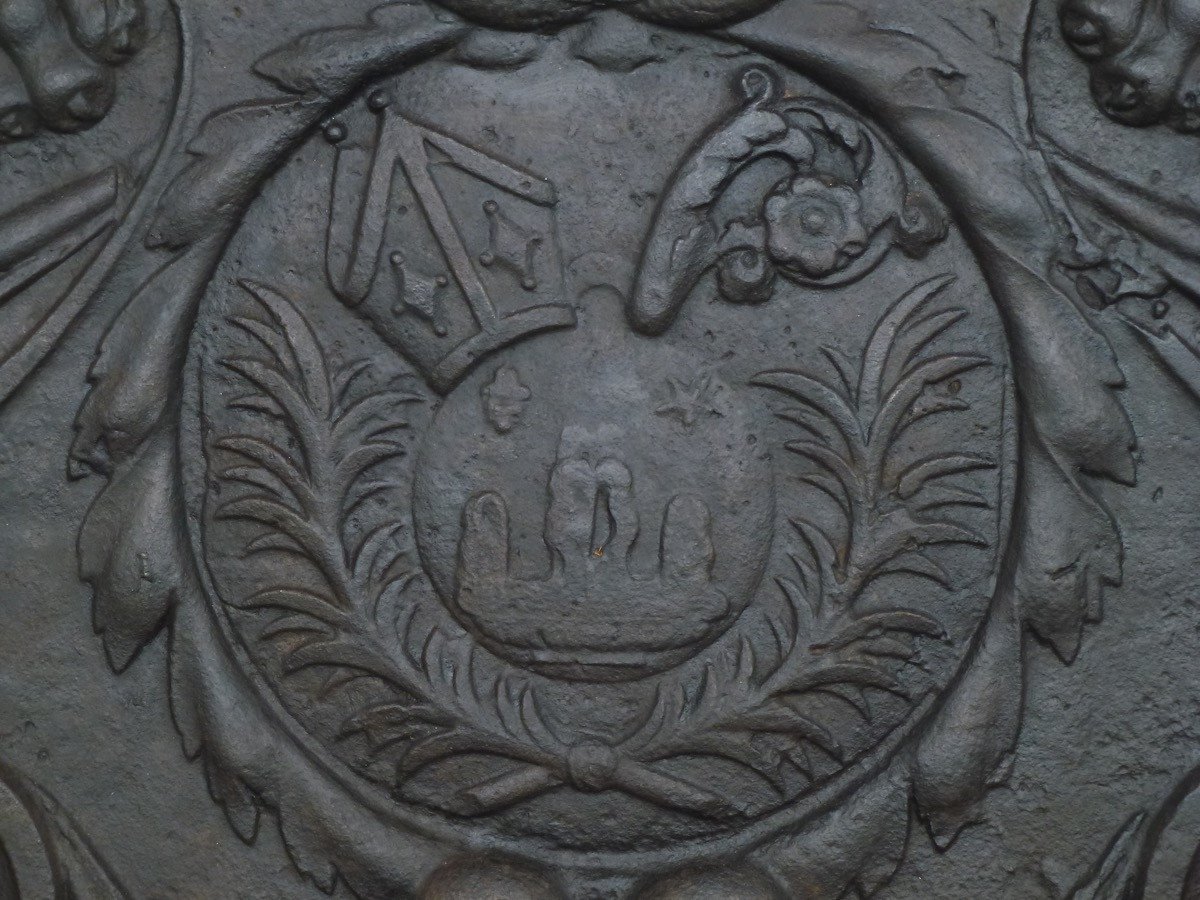 Plaque de cheminée aux armoiries de l’abbaye des trois fontaines (97x101 cm)-photo-2