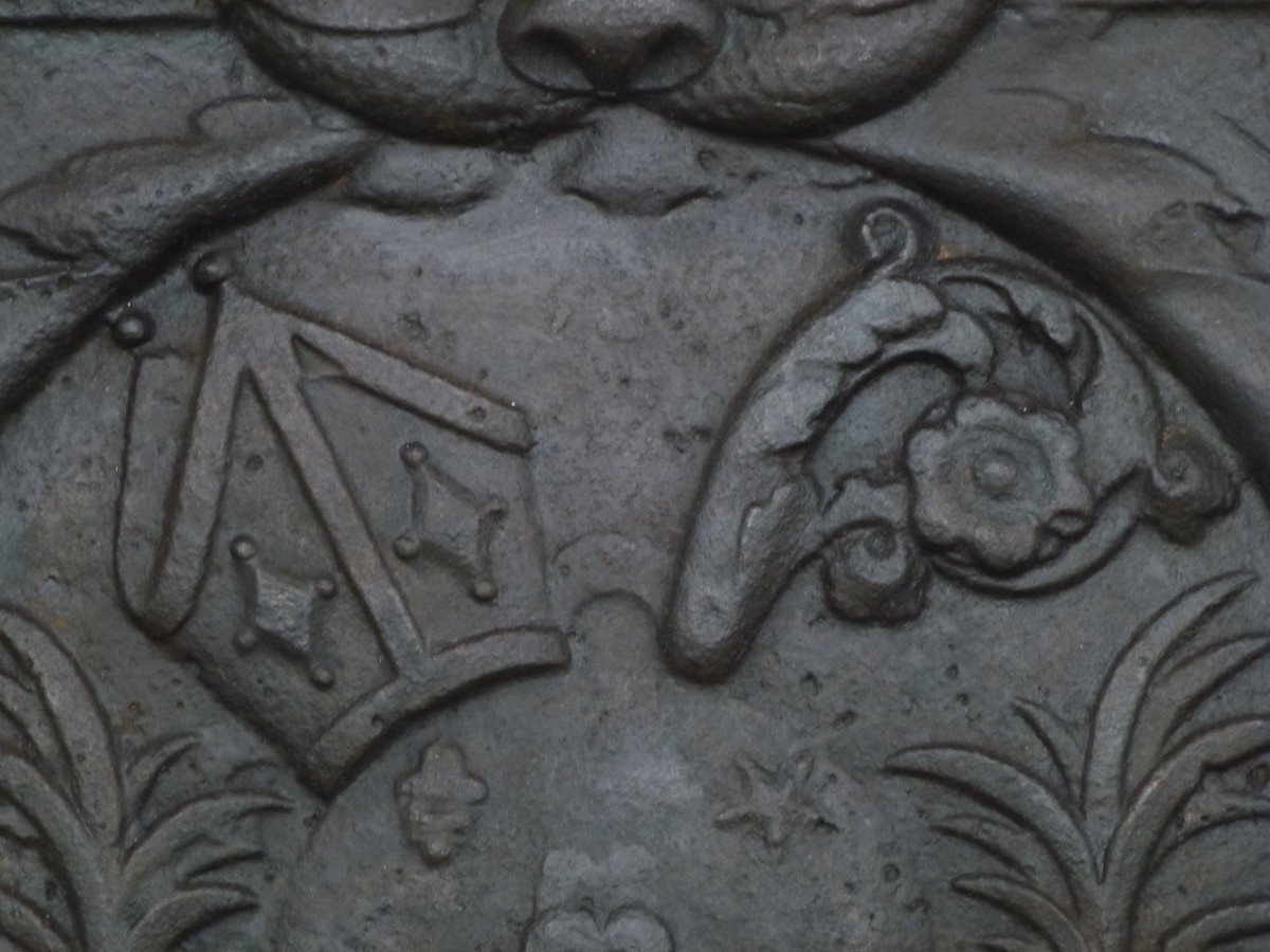 Plaque de cheminée aux armoiries de l’abbaye des trois fontaines (97x101 cm)-photo-3