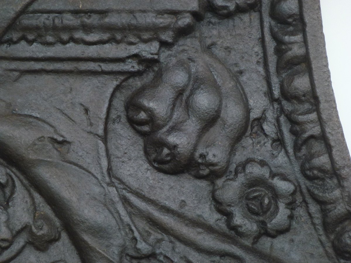 Fireback With The Coat Of Arms Of The Abbey Of The Three Fountains-photo-1