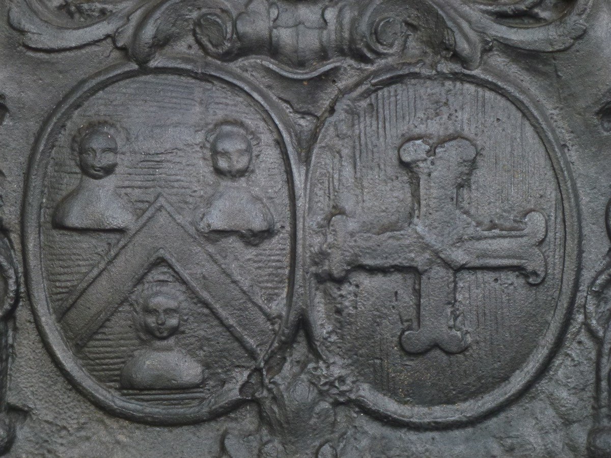 Plaque de cheminée aux armes de Louise Charlotte Gaultier de Chiffreville (57x59 cm)-photo-2