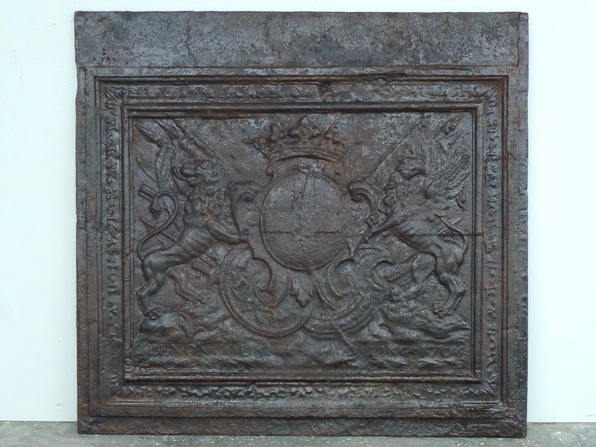 Plaque de cheminée aux armes de la famille de Lenoncourt de Blainville (99x93 cm)